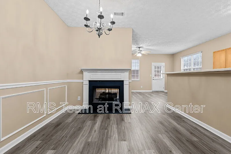 3 bed, 2.5 bath, 1692 sqft, $1,795 — Photo 4