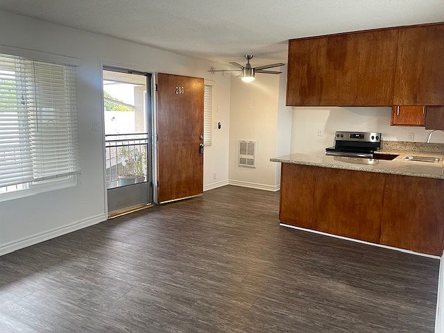 Living Room/ Dining Area