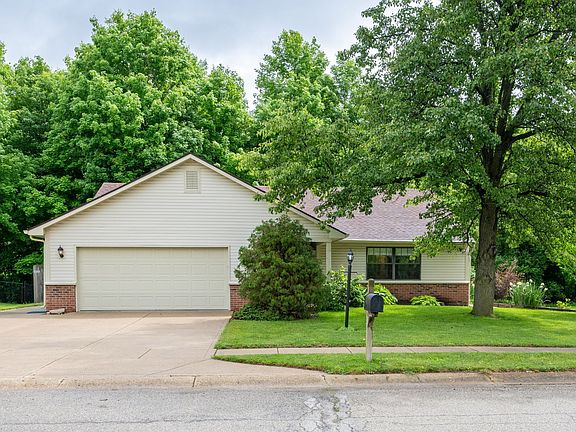 3rd image of 8031 Cherrybark Dr