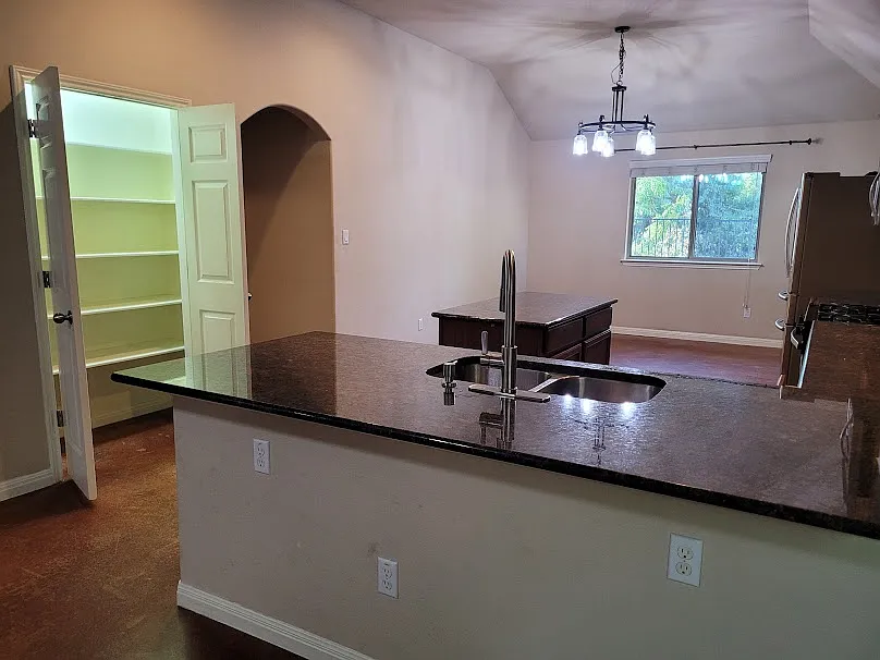 3 bed, 1747 sqft, $2,650 — Photo 4
