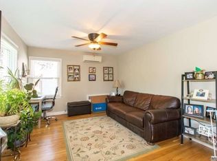 22 Avalon Rd, Hewlett, NY 11557