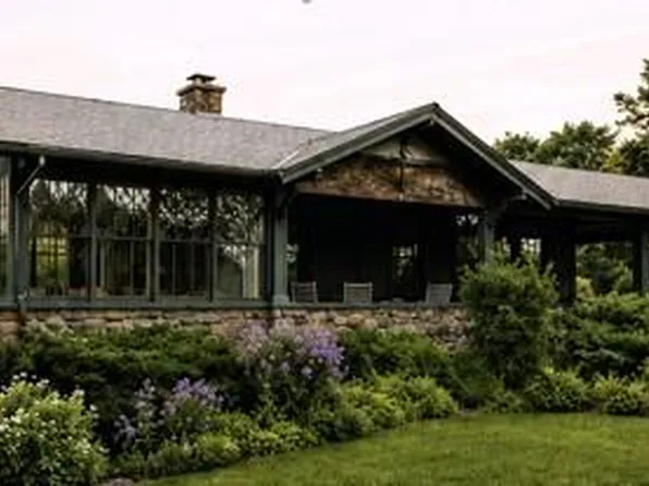 14 Wood Ave, Narragansett, RI 02882