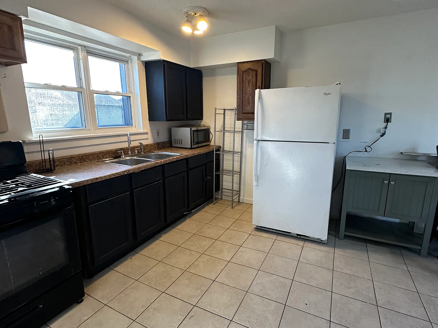 2400 Annette St — Photo 4