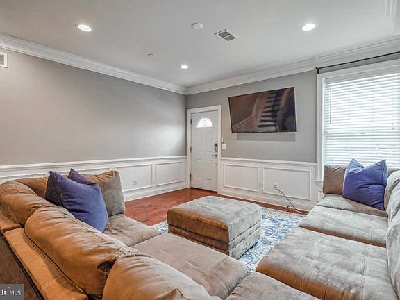 5th image of 639 Morris St