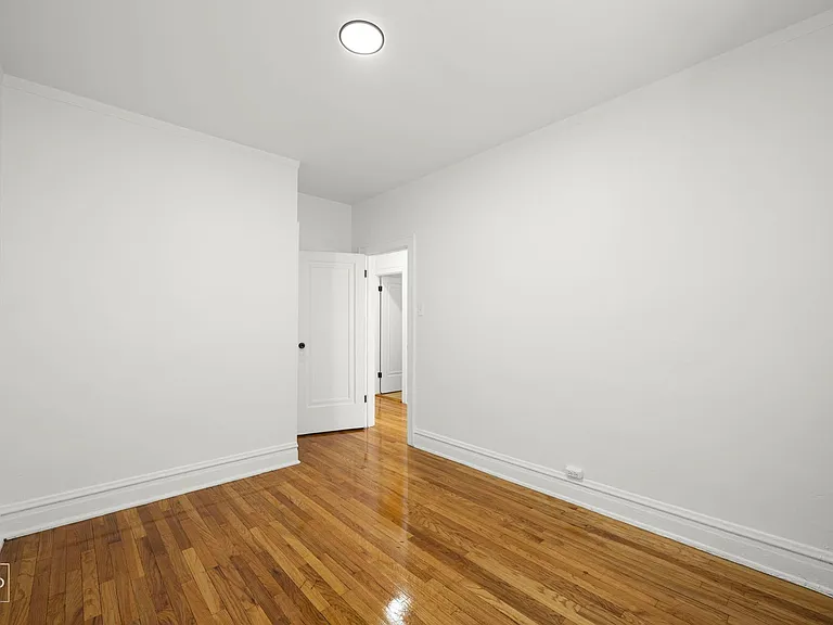 1704 W 77th St — Photo 26