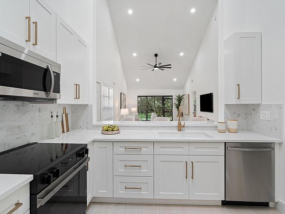 2nd image of 441 Ashwood Pl