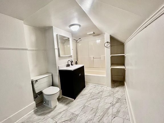 3rd image of 2032 N Farwell Ave