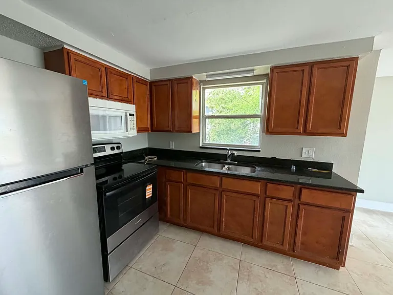 6739 Sanderling Ln — Photo 13