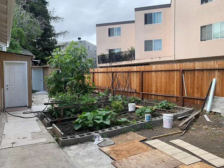 Flynn Ave — Photo 9