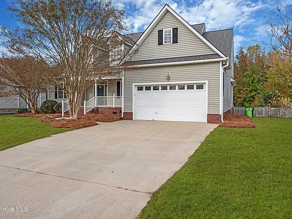 3rd image of 393 Branchwood Drive