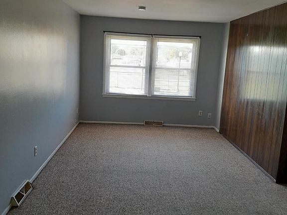 Living room/dinning area