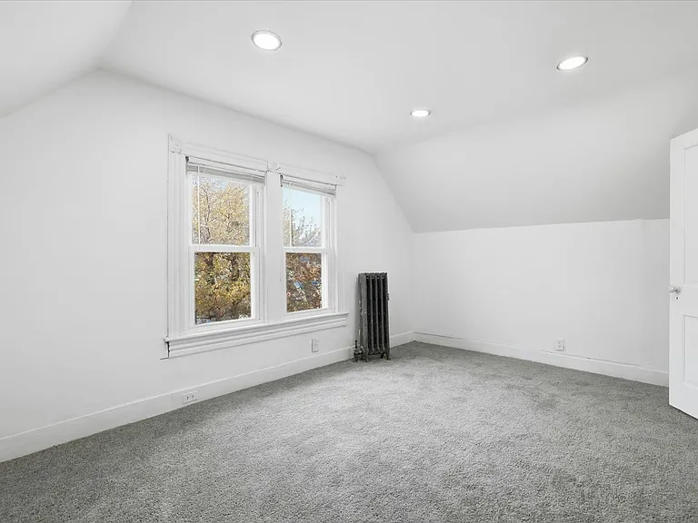 940 Monroe Ave — Photo 21