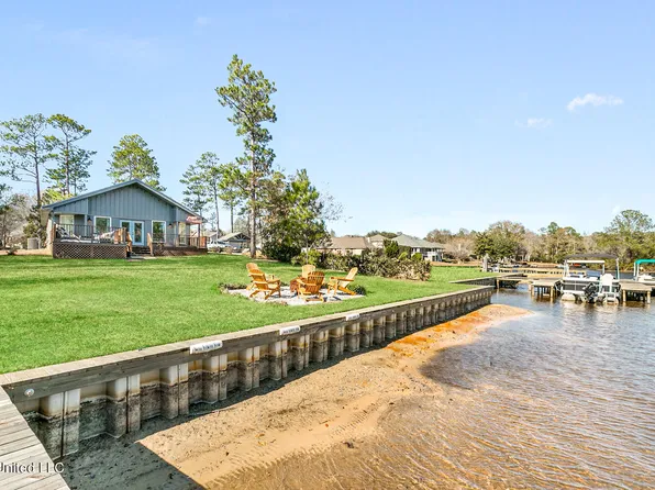 923 W Lakeshore Dr, Carriere, MS 39426