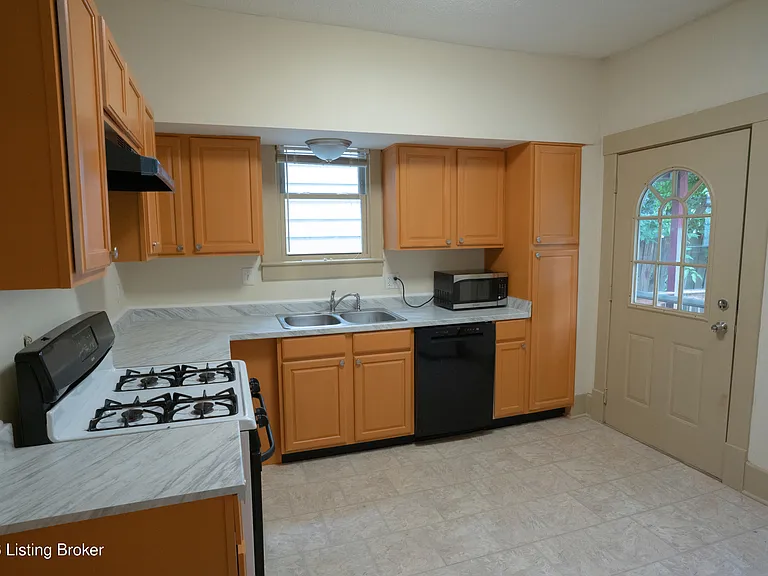 504 Montana Ave — Photo 6