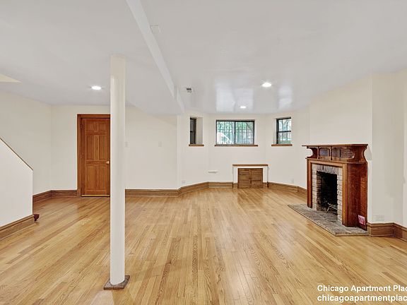 4th image of 925 W Newport Ave #G