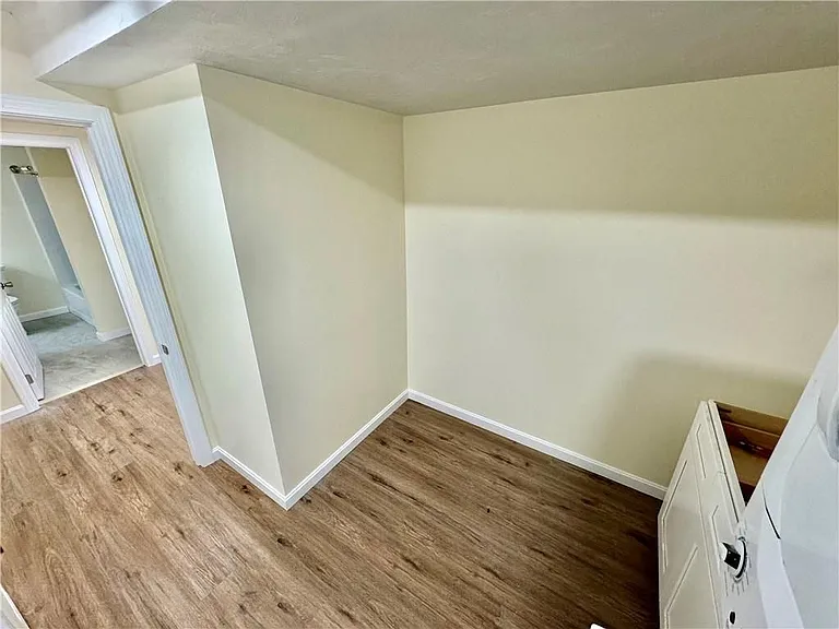 32 Silva St — Photo 26