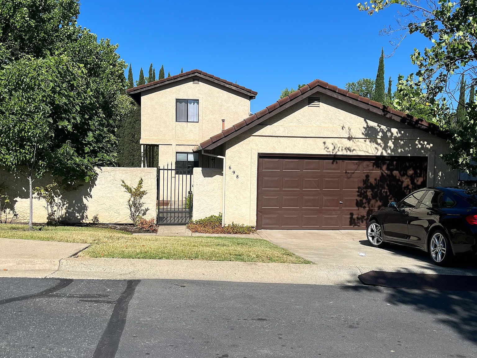 3 bed, 2.5 bath, 1603 sqft, $2,300 — Photo 1