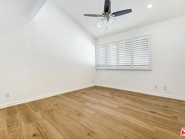 22123 Burbank Blvd #2 — Photo 8