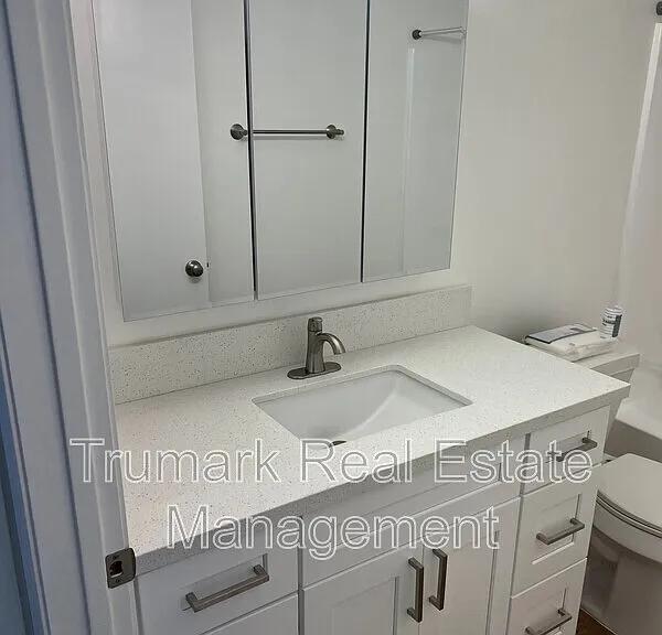 2713 Montrose Ave #4 — Photo 13