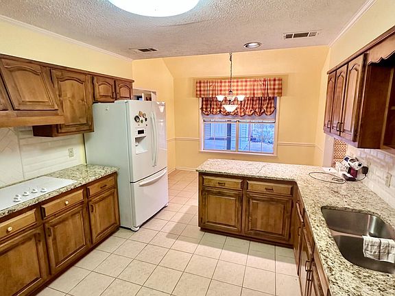 5th image of 508 Heath Pl