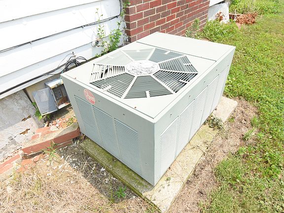 4th image of 108 W Beaver St
