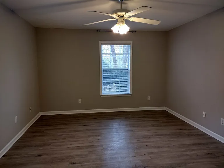 211 Ivy Glen Ct — Photo 10