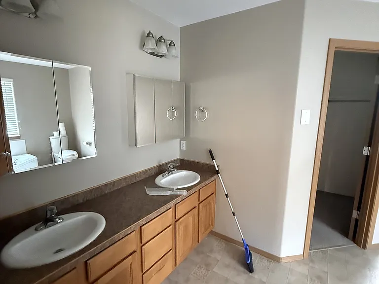 335 N Roy Cir — Photo 15