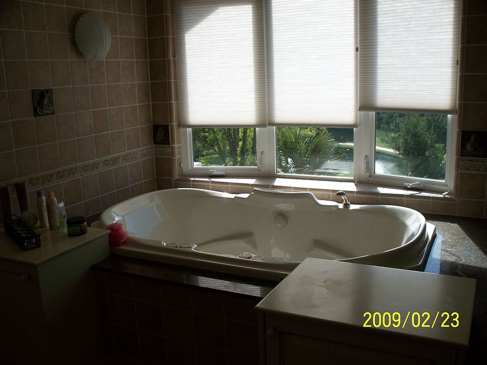 spa-tub overlooks the course