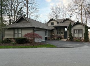 12 Spring Ridge Ln, Hendersonville, NC 28739