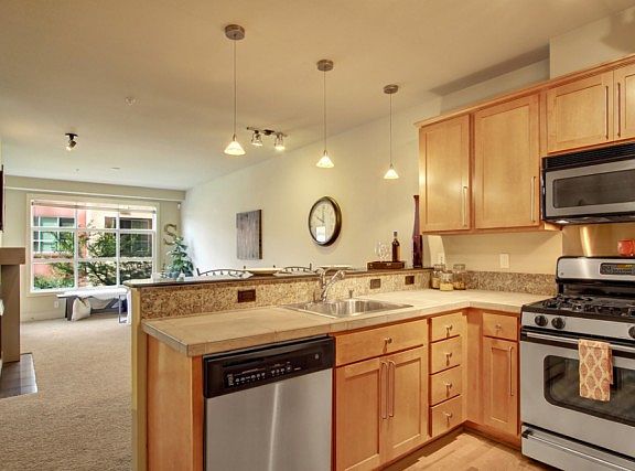 3rd image of 410 NE 70th St APT 307