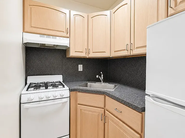353 Amsterdam Ave #9N — Photo 4