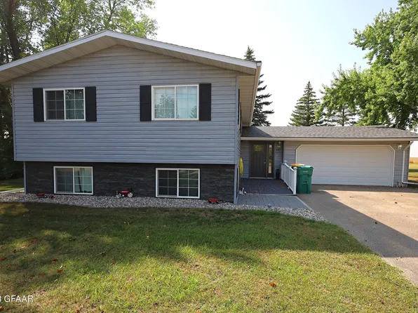 409 Greely St, Buxton, ND 58218