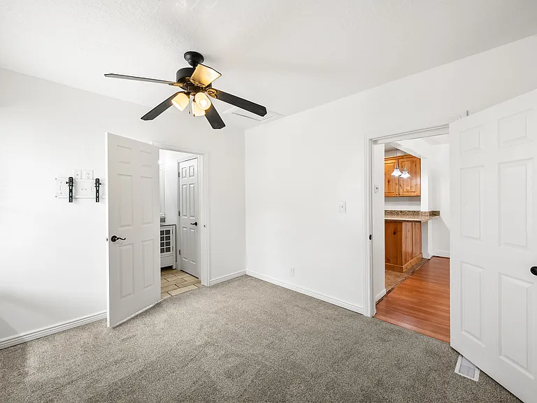 609 E Wilmington Ave — Photo 18