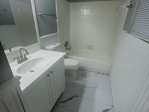 5th image of 205 Gateway Dr