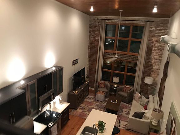 5th image of 200 S Montgomery St