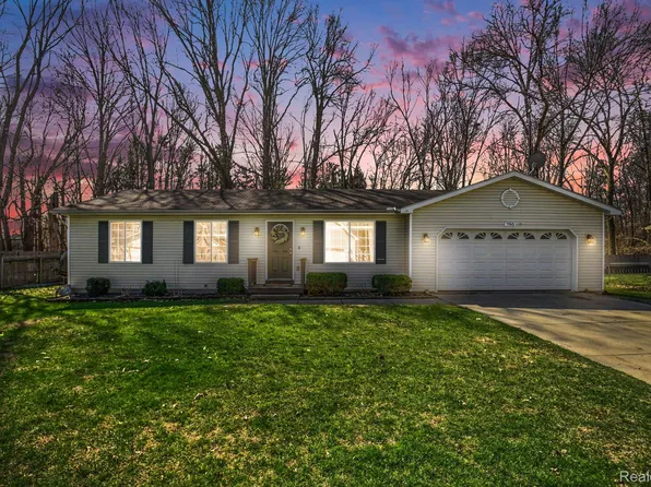 790 Luna Ct, Lake Orion, MI 48362