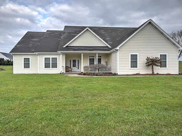 32530 Spring Crest Dr, Glade Spring, VA 24340