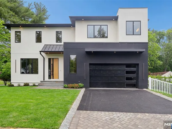 1 Bancroft Pl, Cresskill, NJ 07626