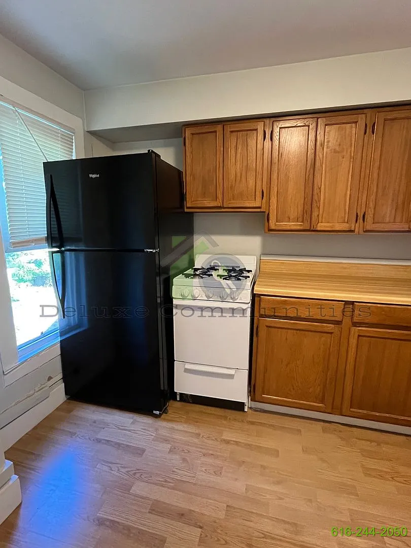 1021 Broadway Ave NW — Photo 1