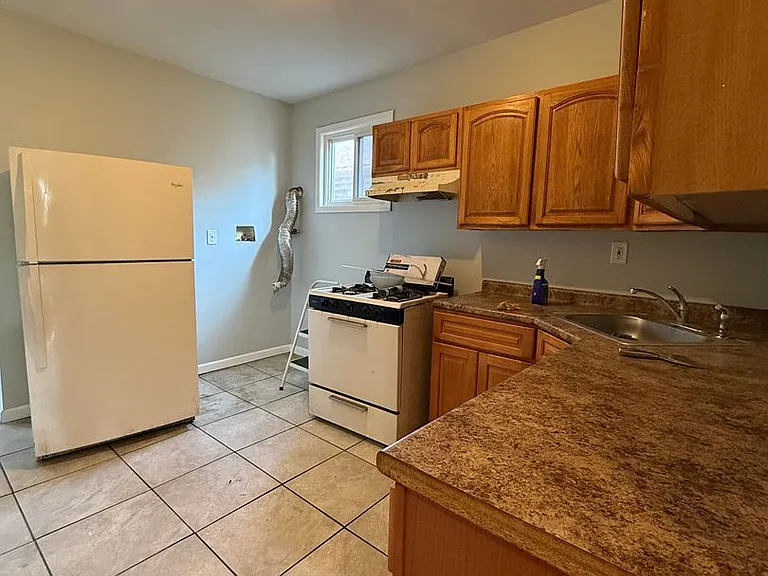 240 Halsted St — Photo 4