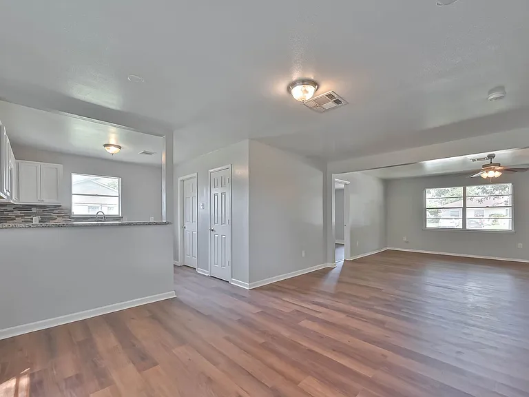 3918 Tavenor Ln — Photo 5