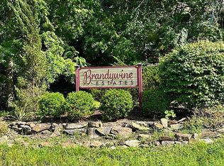 9 Champagne Dr, Morgantown, WV 26508