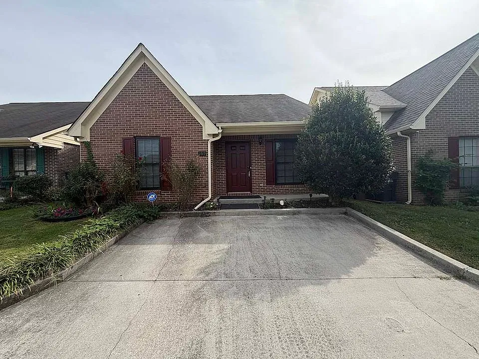 2319 Gorby Way