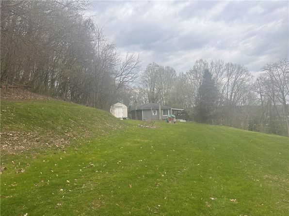 703 Fairview Ave, Ellwood City, PA 16117