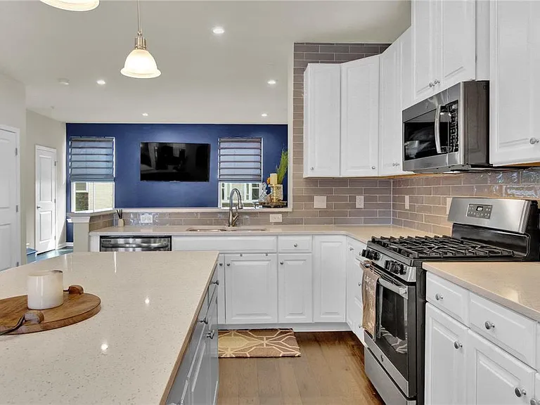 2397 Emanuel Ct — Photo 3