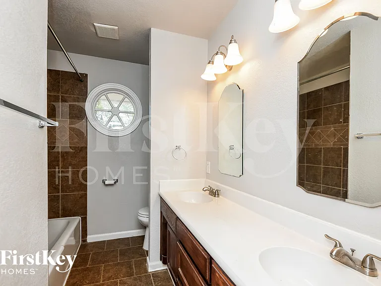 600 NW Chisholm Rd — Photo 14