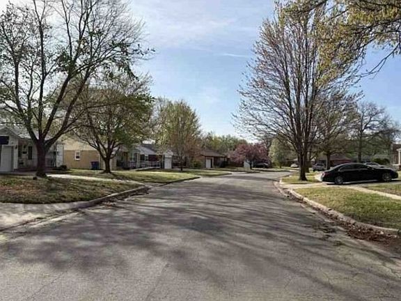 Exterior Neighborhood (street photo)