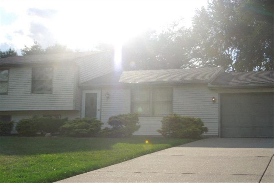 1st image of 8001 Castle Rock Dr NE