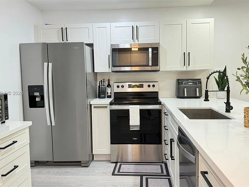 1800 N Lauderdale Ave #1117