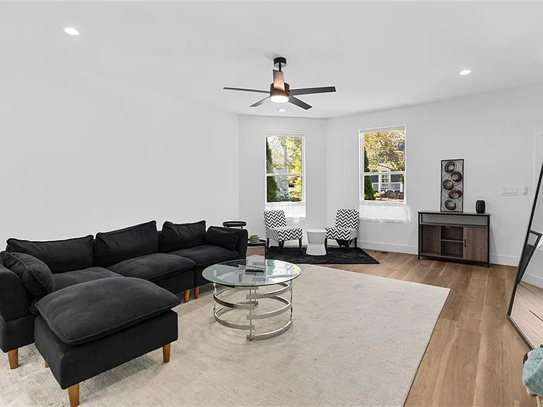 598 Formwalt St SW #B — Photo 7